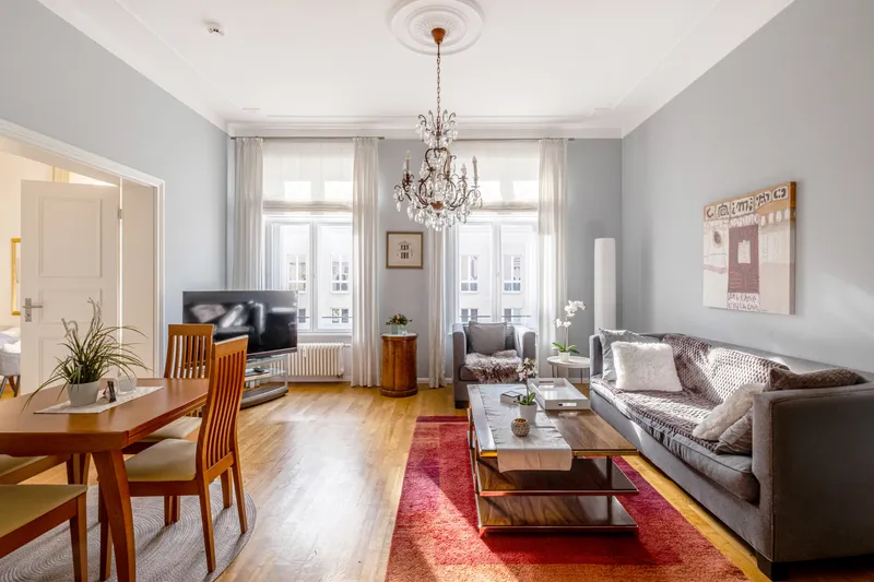 Stilvolle 3-Zimmer-Altbauwohnung mit Balkon im Herzen von Berlin-Mitte — photo 1